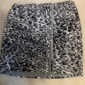 Abstract black and white animal print NWT Talbots skirt